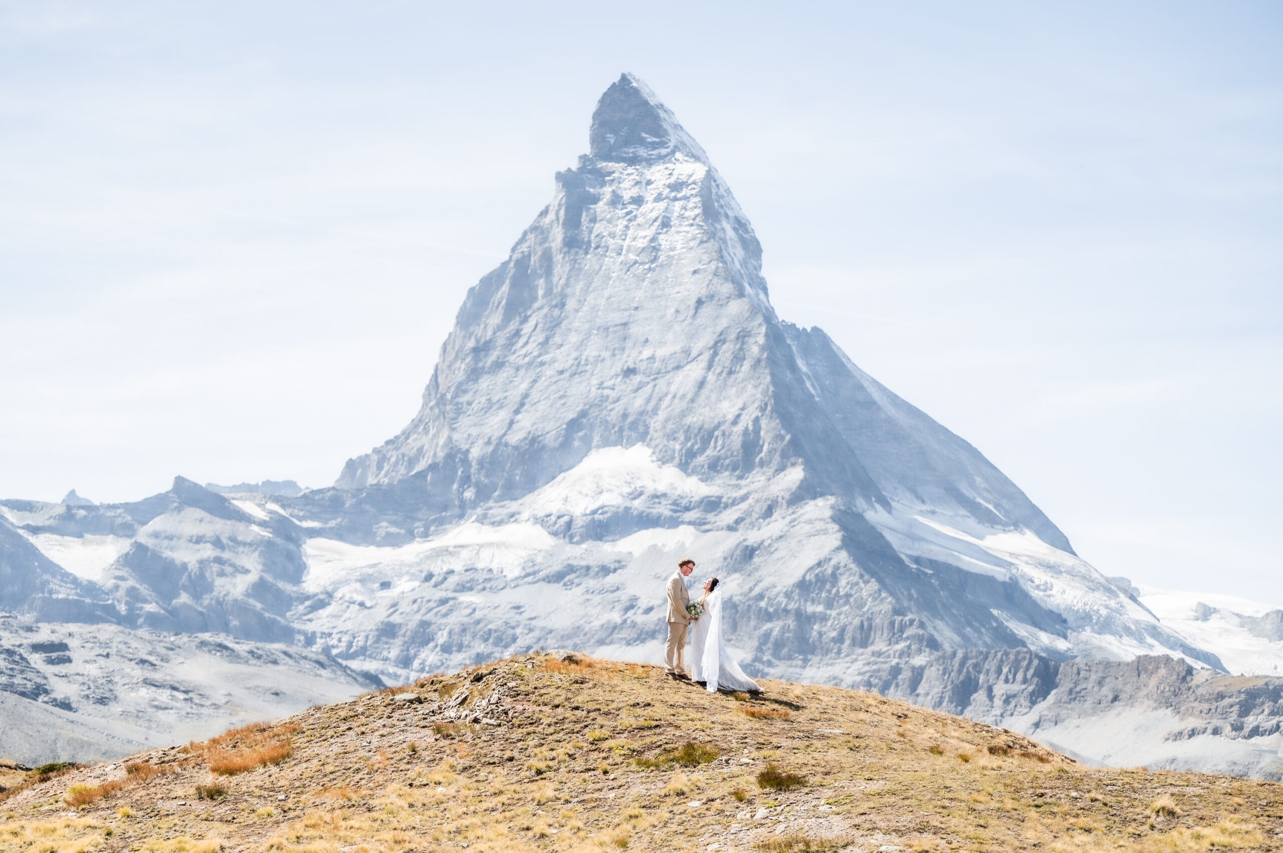 Pre-wedding couple full Matterhorn view
